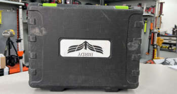 Gebruikte Birdy koffer Passend op de Birdy CL360-3G A grade product: Koffer in goede staat, sloten zijn goed, lichte gebruikssporen. Het model op de foto kan afwijken van de geleverde ontvanger, wij hebben hiervan meerdere van op voorraad. Wilt u er meerdere hebben? Vraag dan het actuele aantal op via telefoon, whatsapp of mail.