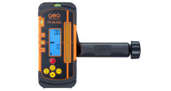 FR 60-MM digitale mm ontvanger frontaal met verlicht display aan