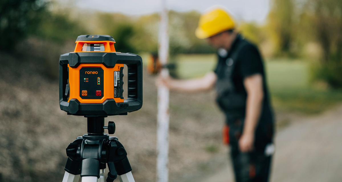 Roneo rotatielaser met FR 60-MM ontvanger op bouwplaats