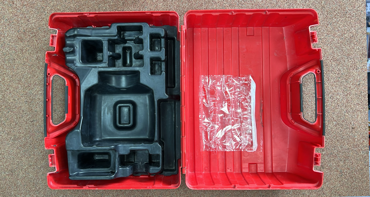 Gebruikte Hilti PRE3 koffer Passend o.a. op de Hilti PRE3 B+ grade product: Koffer is in goede staat, sluiting werkt goed, met gebruikssporen. Het model op de foto kan afwijken van de geleverde ontvanger, wij hebben hiervan meerdere van op voorraad. Wilt u er meerdere hebben? Vraag dan het actuele aantal op via telefoon, whatsapp of mail.