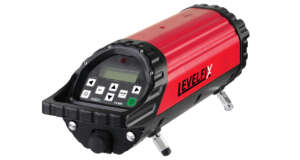 Close-up LEVELFIX PL800G groene rioollaser met metalen behuizing en bedieningspaneel