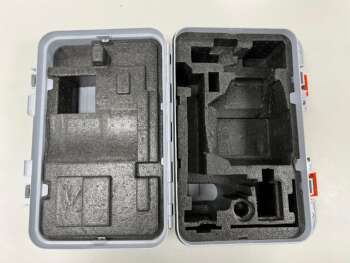 Gebruikte Nedo koffer Passend op de Nedo Eco 600H, Eco 600HV, Eco 600HVGreen, Sirius1H, Sirius 1HV en Sirius 1HVG A grade product: Koffer is in goede  staat, sluiting werkt goed, enkele gebruikssporen. Het model op de foto kan afwijken van de geleverde ontvanger, wij hebben hiervan meerdere van op voorraad. Wilt u er meerdere hebben?  Vraag dan het actuele aantal op via telefoon, whatsapp of mail.