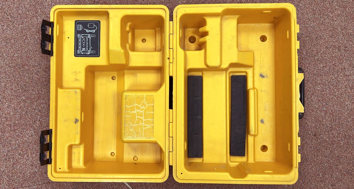 Gebruikte Depthmaster koffer Passend op de Leica MC200, Laser alignment Depthmaster B+ grade product: Koffer in goede staat, sloten zijn goed, lichte gebruikssporen. Het model op de foto kan afwijken van de geleverde ontvanger, wij hebben hiervan meerdere van op voorraad. Wilt u er meerdere hebben? Vraag dan het actuele aantal op via telefoon, whatsapp of mail.