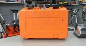 Gebruikte Geo laser RL70 serie koffer Passend op de Geo laser RL70 serie B+ grade product: Koffer is in goede staat, sluiting werkt goed, met gebruikssporen. Het model op de foto kan afwijken van de geleverde ontvanger, wij hebben hiervan meerdere van op voorraad. Wilt u er meerdere hebben? Vraag dan het actuele aantal op via telefoon, whatsapp of mail.