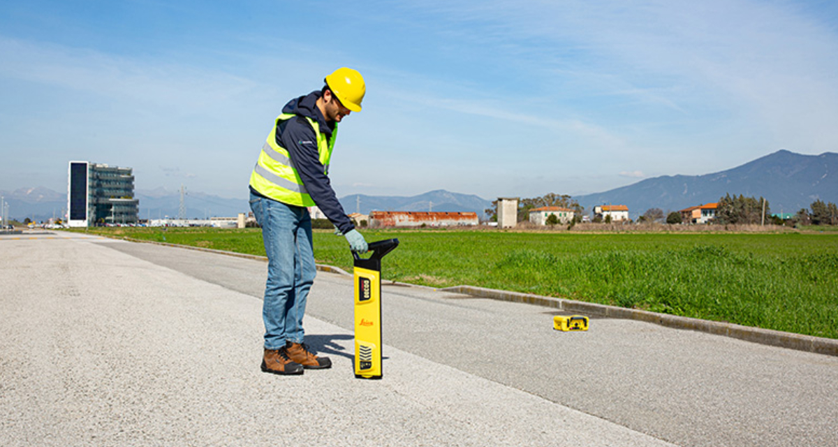 Leica DD300 GPS leidingzoeker bij wegenbouw