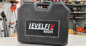 Dichte, gebruikte koffer voor een Levelfix 860H / HVS laser met lichte krassen aan de buitenkant.