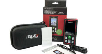 Complete set LEVELFIX LXD150CG afstandsmeter met groene laser uitgestald voor verpakking