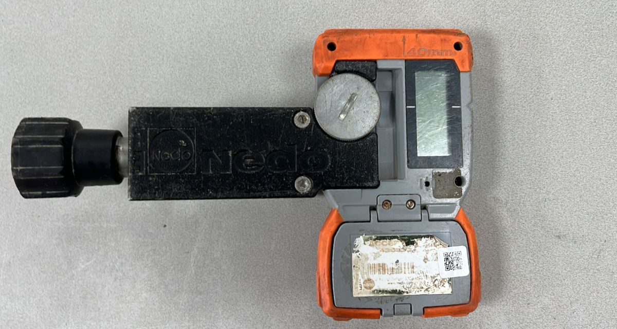 Gebruikte Nedo Acceptor2 ontvanger Geleverd inclusief batterijen en metalen baakklem Werkend op: Rood licht rotatietielasers; o.a. de Nedo Sirius1 serie, Topcon RLH3/4/5 serie en Spectra LL serie Eigenschappen: Display voor en achter LED weergave voorMetalen baakklem Bijzonderheden: Het model op de foto kan afwijken van de geleverde ontvanger, wij hebben hier meerdere van op voorraad. Wilt u er meerdere hebben? Vraag dan het actuele aantal op via telefoon, whatsapp of mail. B grade product: Apparaat heeft redelijke gebruikssporen, alle functies werken goed. Vorige eigenaar kan kenmerken in of op het apparaat hebben gegraveerd. Alle ontvangers zijn getest en hebben 6 maanden garantie.