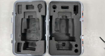 Gebruikte ET-5 theodoliet koffer Passend op de Nedo Theodoliet ET-5 en ET-5L B+ grade product: Koffer in nette staat, sloten werken goed, wat vlekken op de buitenkant van de koffer Het model op de foto kan afwijken van de geleverde ontvanger, wij hebben hiervan meerdere van op voorraad. Wilt u er meerdere hebben?  Vraag dan het actuele aantal op via telefoon, whatsapp of mail.