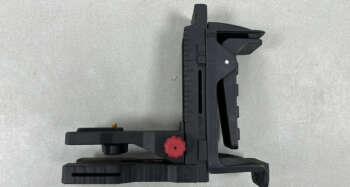 Gebruikte Nedo universele muurbevestigingsbeugel voor projectie lasers met 1/4"aansluiting Afmetingen: 200x180x790mm Afstand hart 1/4"aansluiting tot rug wandklem: 6.5-9.5 cm Verstelbaarheid in hoogte: Ja Magnetisch: Ja Schroefsleuf: Ja 1x Plafondklem: Ja Verticaal op statief: Nee Bijzonderheden: Geen