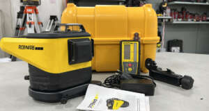 Refurbished Pronivo PNCMG-3D  groenlicht 3D projectie laser met servomotor sturing De ADA 6D Servoliner is een groen licht multi lijnlaser met fijninstelling en projecteert een groene horizontale 190° lijn, 4 verticale lijnen onder 90° en een oploodpunt Nauwkeurigheid ±0.1 mm/m Bereik ± 20m (tot 80m met ontvanger) Groenlicht laserklasse 2M Bijzonderheden: Zeer nette en complete set met ontvanger en uitrichtplaat Voor levering wordt het apparaat voorzien van een nieuwe keuring en certificaat. Er zit 3 maanden garantie op het instrument. Dit instrument wordt geleverd in een koffer met accu, lader, uitrichtplaat en ontvanger met baakklem.