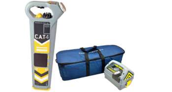 Een Radiodetection C.A.T4 Strike Alert-setmeter met een tas.