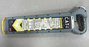 Refurbished Radio Detection C.A.T 4+ kabelzoeker met diepte indicatie Diepte indicatie De Radiodetection C.A.T4+ kan i.c.m. een signaalgenerator ook een diepte indicatie geven van de leidingen en kabels. Zo weet je waar je van te voren of je met een schep of een graafmachine moet gaan graven, hierdoor weet je waar je aan toe bent. Meetdiepte stroom 3m Meetdiepte radio 2m Meetdiepte generator 4m Meetdiepte sonde 7m Diepte indicatie Ja, uitsluitend i.c.m. signaalgenerator Nauwkeurigheid diepte ± 5% (0,1m tot 3m), ± 5% (Gebruik Sonde 0,1m tot 7m) voor levering wordt het apparaat voorzien van een nieuwe keuring en certificaat. Er zit 3 maanden garantie op het instrument.