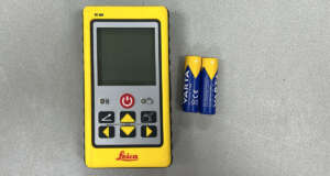 Gebruikte Leica RC800A afstandsbediening Geleverd inclusief batterijen Werkend op o.a.: Leica Rugby 820, 840, 870 en 880 Bijzonderheden: Geen