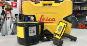 Leica Rugby 820 Refurbished: In B+ Grade Conditie De Leica Rugby 820 is 's werelds meest robuuste horizontale laserwaterpas met handmatige dubbele hellingsfunctie. Geleverd met RE160 digitale mm ontvanger Bijzonderheden: Geen, B+ grade (met gebruikssporen verdere werking is goed) Voor levering wordt het apparaat voorzien van een nieuwe keuring en certificaat. Er zit 6 maanden garantie op het instrument. Dit instrument wordt geleverd in een koffer met RE160 digitale mm ontvanger, baakklem, accu en lader.