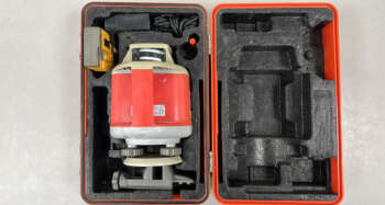 Sokkia LP30 horizontale rotatielaser  Gebruikte Sokkia LP30 vlaklaser met Spectra HR350 ontvanger. Zowel optisch als mechanisch in redelijke staat.