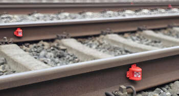 RS183Mg magnetisch bevestigd op staalconstructie