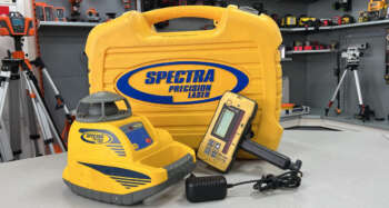 Refurbished Spectra LL300 Goed werkende Spectra LL300 incl. Stabila digitale mm ontvanger, koffer en lader. Zowel optisch als mechanisch in goede staat. Roodlicht Bouwlaser Werkbereik: 400 m met ontvanger Nivelleernauwkeurigheid: ± 0,7 mm/10m Stof- en spatwaterbescherming: IP 54 Elektrische voeding: Accupack Gebruiksduur: 40 h met accu Statiefschroefdraad: 5/8″ Projectie: Horizontaal Bijzonderheden: Geleverd met Stabila Digitale mm ontvanger Voor levering wordt het apparaat voorzien van een nieuwe keuring en certificaat. Er zit 6 maanden garantie op het instrument.