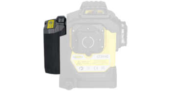 De Spectra 2000mAh accu geplaatst in de achterkant van een Spectra Precision LT360G lijnlaser.