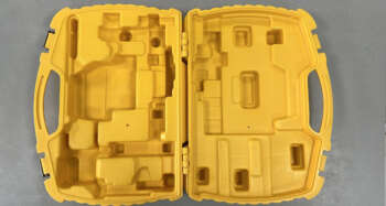 Gebruikte Spectra LT52 koffer Passend op de Spectra LT52 R en LT52 G B+ grade product: Koffer in goede staat, sloten zijn goed, met gebruikssporen. Het model op de foto kan afwijken van de geleverde ontvanger, wij hebben hiervan meerdere van op voorraad. Wilt u er meerdere hebben? Vraag dan het actuele aantal op via telefoon, whatsapp of mail.