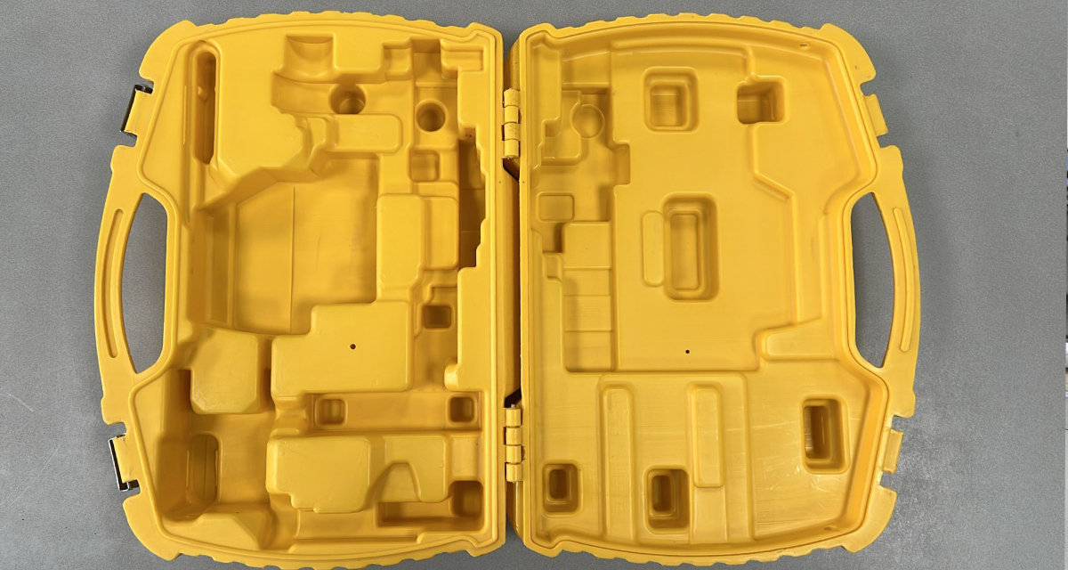 Gebruikte Spectra LT52 koffer Passend op de Spectra LT52 R en LT52 G B+ grade product: Koffer in goede staat, sloten zijn goed, met gebruikssporen. Het model op de foto kan afwijken van de geleverde ontvanger, wij hebben hiervan meerdere van op voorraad. Wilt u er meerdere hebben? Vraag dan het actuele aantal op via telefoon, whatsapp of mail.