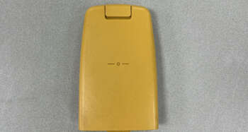 Gebruikte Topcon DT200 batterijhouder DB35 Bijzonderheden: Het model op de foto kan afwijken, wij hebben hiervan meerdere van op voorraad. Batterijhouders zijn geheel nagekeken en waar nodig een laadconnector en/of schakelaar vervangen. Lichte gebruikssporen, werking is getest. 3 maanden garantie.