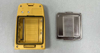 Gebruikte Topcon DT200 batterijhouder DB35 Bijzonderheden: Het model op de foto kan afwijken, wij hebben hiervan meerdere van op voorraad. Batterijhouders zijn geheel nagekeken en waar nodig een laadconnector en/of schakelaar vervangen. Lichte gebruikssporen, werking is getest. 3 maanden garantie.