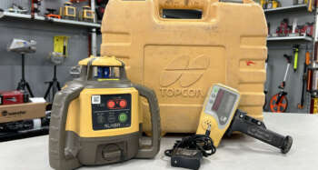 Refurbished Topcon RL-H5A Goed werkende Topcon RL-H5A met laadconnector aan de voorzijde en LS-80L ontvanger Zowel optisch als mechanisch in goede staat. Roodlicht Bouwlaser Werkbereik: 400 m met ontvanger Nivelleernauwkeurigheid: ± 0,5 mm/10m Stof- en spatwaterbescherming: IP 66 Elektrische voeding: Accupack Gebruiksduur: 60 h met accu Statiefschroefdraad: 5/8″ Projectie: Horizontaal, handmatig enkel afschot Bijzonderheden: Lader met laadindicatie , met lichte gebruikssporen Voor levering wordt het apparaat voorzien van een nieuwe keuring en certificaat. Er zit 6 maanden garantie op het instrument. Dit instrument wordt geleverd in een koffer met  ontvanger, baakklem, accu en lader.